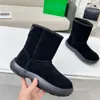 Stivali da neve da donna di alta moda Scarpe casual con suola ispessita invernale Scarpe di lana alla caviglia Avvolgere in pelle di pecora per un design caldo e classico Comfort casual 35-42