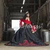 Calssy Mexican Black Red Quinceanera Dresses Charro 2024 럭셔리 플라워 멍청이 de xv 15 anos 포토 촬영 말 생일 파티 가운 멍청이 de para