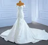 Arabo Dubai Abito da sposa a sirena 2024 Al largo della spalla Perle Sweetheart Pieghe Raso Donna Sposa Abiti formali Vestido De Noiva Robe De Mariage