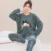 Mäns Sleepwear Couples Nightgown Thick Coral Fleece Tops Pants 2st Animal Cartoon Pyjamas Women Flanell Home Service Lovers Homewear