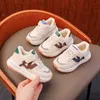 Athletic Outdoor Children's Casual Buty Sneakers's Sport Boys Oddychający tenis tenisowy Sneakers Modna powłoka zima nowe białe buty do biegania W0329