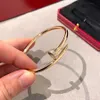 2023 braccialetto esplosivo Net rosso oro rosa acciaio al titanio braccialetto per unghie a quattro foglie di erba per le donne Ins Small Design Sense Jewelry non sbiadisce