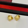 Gold Color Women Designer Stud أقراط Square Original Logo Luxury Trendy Brass Engagement Jewelry Wholesale