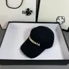 Designer Baseball Caps Women Fashion Hole Casquette Outdoor Sunshade Warmt Letter Borduurwerk 3D Cap