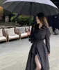 Trench da donna Office Lady Cappotto nero Autunno/Inverno Slim Fit Lunghezza media sopra il ginocchio Elegante giacca con lacci Abiti femminili di moda