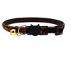 Gratis frakt Pet Cat Collar Breakaway Cat Face Buckle Safety Buckle Bling Nylon inuti