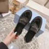 Tasarımcı Loafers monolit fırçalanmış deri kadın tasarımcı loafers ayakkabıları kadınlara kayma tıknaz lüks lüks moda pabucu sole platfrom yürüyüş partisi düğün 41