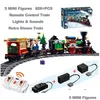 Bloklar 826 PCS Noel Kış Tatil Tren Seti Demiryolu Pist Oyuncakları 2.4G RC Çocuklar İçin Buharlı Bina Tuğlaları Xmas Hediye Bırakma Teslimat Otoud