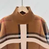 女性のためのレディースセーターデザイナーセータータートルネックジャンパークラシックストライプパターン装飾