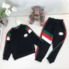 New Autumn baby Tute tuta sportiva per bambini di alta qualità Taglia 90-150 Felpa con cappuccio e pantaloni con decorazione logo sul petto Nov05