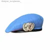 Boinas ONU BOINA AZUL Fuerza de Mantenimiento de la Paz de las Naciones Unidas C Sombrero con insignia de la ONU Cockade SouvenirL231103