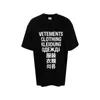 Camisetas para hombre 22SS Impresión de letras en siete idiomas Blanco y negro Ajuste holgado Hombres y mujeres Manga corta informal VTM T230403