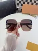 Óculos de sol designer 2023 Novos óculos de sol de luxo masculino Glasses de moda Mulheres óculos de sol HD Retro sem moldura estilo Netflix de alta qualidade