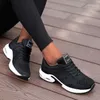 Robuste robe mode respirant maillant extérieur de poids léger chaussures de sport décontractées les baskets de marche lacet up sneaker féminin