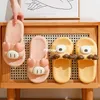 Dou Mute Mo корова летняя мультфильм -форма женщин в туфли на открытом воздухе не скользкие тапочки для ванной комнаты для мужчин