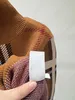 女性のためのレディースセーターデザイナーセータータートルネックジャンパークラシックストライプパターン装飾