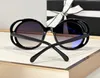 Mode populaire ontwerper 71572 zonnebril voor dames uitgehold bloemontwerp frame ronde vorm bril zomer elegante charmante stijl anti-ultraviolet met etui