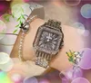 Słynny mały klasyczny zegarek projektantów 30 mm luksusowy moda kryształowy pierścień Diamonds Watche Watche Women Quartz Square Roman Tank Tarp Ladies