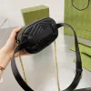 Vita mini kvinnliga midja väskor mode crossbody axelväska mjuk läder våg sömmar enkedja damer zippy fanny pack bröst designer cyg23110403-12