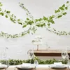 装飾的な花の壁を吊るすブドウの人工アイビーリースプラスチックの葉の緑の葉の結婚式パーティーフェンスの装飾
