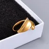 Anelli a grappolo Placcatura in acciaio al titanio Apertura in oro 18k lucida per donna Gioielli di moda Regali unici Anello con fiore rosa per la festa nuziale