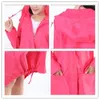 Imperméables Polyester imperméable femmes imperméable longue lumière manteau de pluie Ponchos veste avec capuche imperméable Simple vêtements de pluie