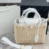 Kadın Lüks Tasarımcı Totes Straw Plaited Rafia Tote Çanta Panier Çanta Plaj Çantaları Kitap Üçgen P Çanak Çantalar Erkek Alışveriş Çantası 2304042BF