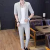 Ternos masculinos 2023 Cinza listrado masculino com calça meia mangas 2 PCs conjuntos de blazer slim fit fino magro elegante figurinos modernos