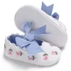 Premiers marcheurs 2023 Printemps et automne Mode Enfants Filles Vintage Princesse Style Broderie Mignon Bowknot Casual Bébé Chaussures Antidérapantes