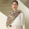 Sarongs 90 fyrkantiga halsduk Japan och Sydkorea Imitation Silk Scarf Female Spring and Summer New Floral Print Small Square Scarf P230403