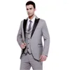 Costumes pour hommes Dernière conception de pantalon de manteau Groom Fashion One Button 3piece Men Tuxedos Most (Veste Pantalon Gilet)