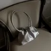 Kvällspåsar mbti vintage sliver kvinnors handväska 2023 lyxdesigner axelväska för telefon silk koreansk stil casual damer underarmsäck