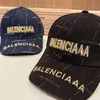 Casal esportivo designer de moda boné de bola letras 3D bordado material jeans duas cores casquette210s