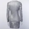 Casual Dresses Women Sexig nattklubb långärmad påse Höften rygglös silver silke v-ringning sommar elegant smal klänning