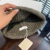 Cappelli lavorati a maglia Berretto invernale in lana di marca per uomo Berretto caldo alla moda classico Berretto con teschio in cashmere da esterno