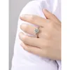 Pierścień Solitaire Classic 925 Srebrny Pierścień 1ct IJ Kolor Lab Diamond Jewelry Prosty styl rocznicowy pierścień 230403