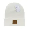 Berretto di design berretto di lusso berretto di colore solido lettera smiley prevalente versatile berretto caldo motivo a quadri design cappello regalo di Natale multi colore