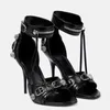 2023 Europeiska och amerikanska sandaler Designer Vintage Rivet Sexig Slim Fit High Heel Tassel Show Shoes