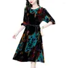 Robes décontractées Robe de velours pour femmes Automne Hiver 2023 Noble Mode Lâche Rétro Élégant Floral Grande Taille Femme Vêtements T1340