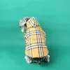 Designer Dog Clothes Classic Check Pattern Dog Apparel Lightweight Windbreaker Hooded Jacket Mjuka varma husdjur Sweatshirt Outfits Winter Coat för små hundar XL A473