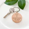 Parti Favorisi 20pcs Kişiselleştirilmiş İlk Cemaat Ahşap Keychain Özelleştirilmiş Hatıra Ahşap Anahtar Zincir Hediyesi Konuk 230404