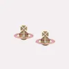 Desginer Viviene Westwoods Western Empress Dowager Pink Enamel Saturn Inlaid Diamond Earrings女性マイノリティデザインピンク惑星イヤリング新しい春/夏2023年