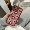 電話ケースラグジュアリー刺繍iPhone用の豪華なぬいぐるみ14 13 11 Pro Max XS XR Lens Protection Plaid TPUバックカバー231104