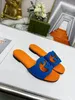 Designer sandálias de luxo sapatos de planícies MULES SLIPPERS SUERE CHAURS FLIP TLIPS TONDAS MODAS MULHERES TIMBRAÇÕES DE CUTO DE CUTO DE CURTA TAMANHA DE SANDAL