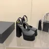 Designer di fabbrica Aevitas Purple Juno Scarpe impreziosite da cristalli Décolleté in raso con doppia piattaforma Sandali con tacchi alti e grossi Sandali da donna Designer di lusso Scarpe da sera