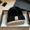 Designer Cashmere Bonnet Letter Beanie Womens Fashion Warm Woolen Knit Hat Men Leather Logo Ysll Baseball Cap Hucket Winter Hats