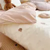 مجموعات الفراش 3pcs أولاد الطفل الدب مطرزة سرير سرير القطن كوريا غطاء الحاف الكورية 230404