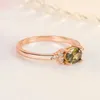 Мода Rosegold Color Classical Imation Peridot Rings для женщин Элегантное овальное обручальное кольцо циркона Простые украшения