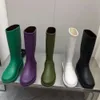 2022 Marca de luxo Mulheres High Tops Planas Botas de Chuva Mulheres Senhoras Slip-On Designer de Verão Impermeável Cor Sólida Chunky Heel Rainshoes Tamanho 35-40