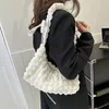 Kvällspåsar quiltade veckade damer Satchel Bag Korean Puffer Fashion Armpit Drawstring Strap Women Axel Solid Color Soft Handväska